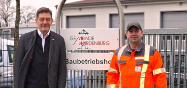 Foto vom Bürgermeister mit dem Jubilaren